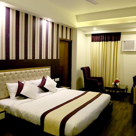 Aggarwal Hotel Zirakpur Bagian luar foto
