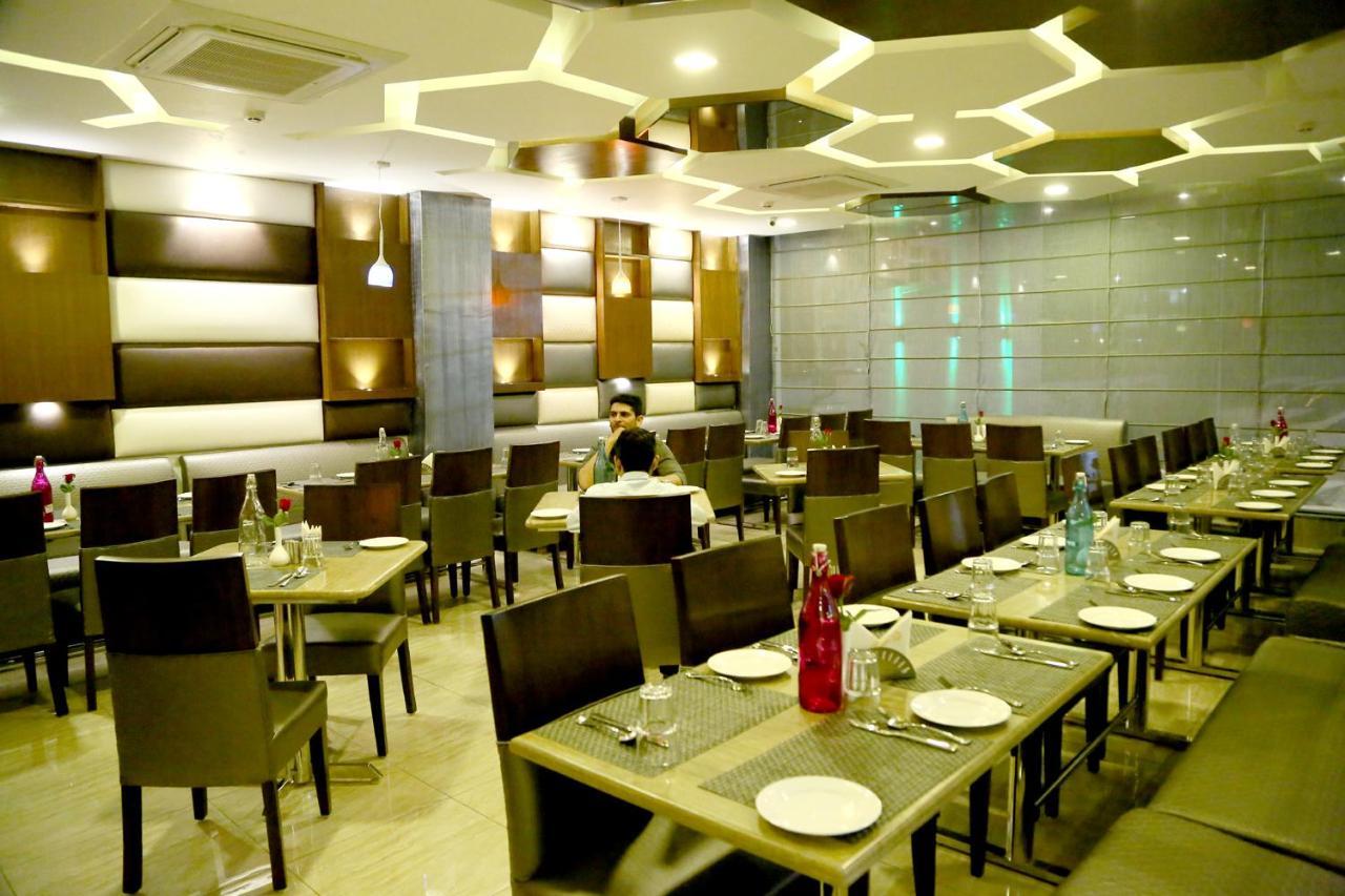 Aggarwal Hotel Zirakpur Bagian luar foto