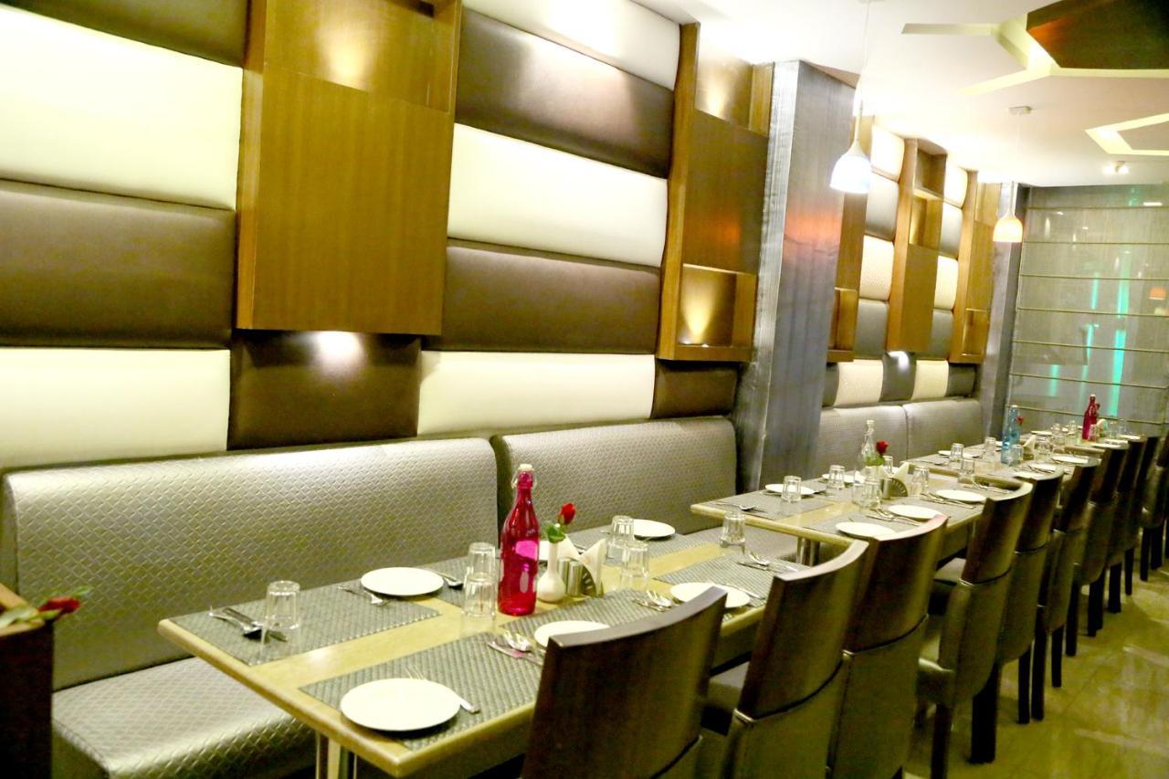 Aggarwal Hotel Zirakpur Bagian luar foto
