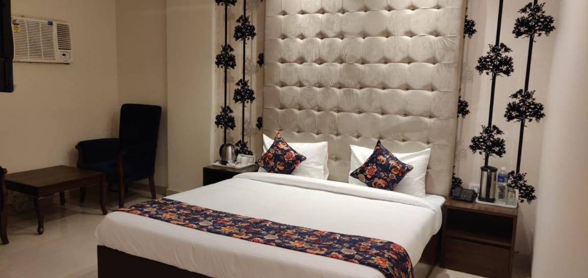 Aggarwal Hotel Zirakpur Bagian luar foto