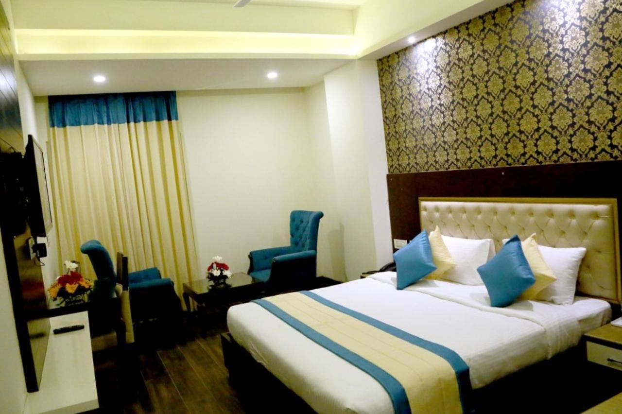 Aggarwal Hotel Zirakpur Bagian luar foto