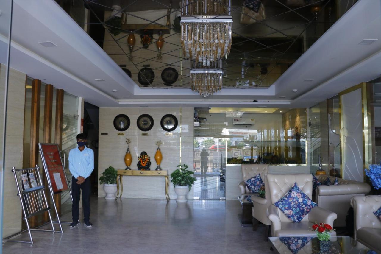 Aggarwal Hotel Zirakpur Bagian luar foto