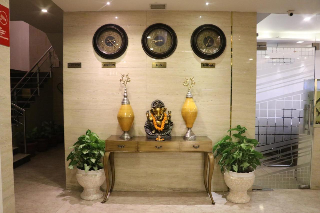 Aggarwal Hotel Zirakpur Bagian luar foto