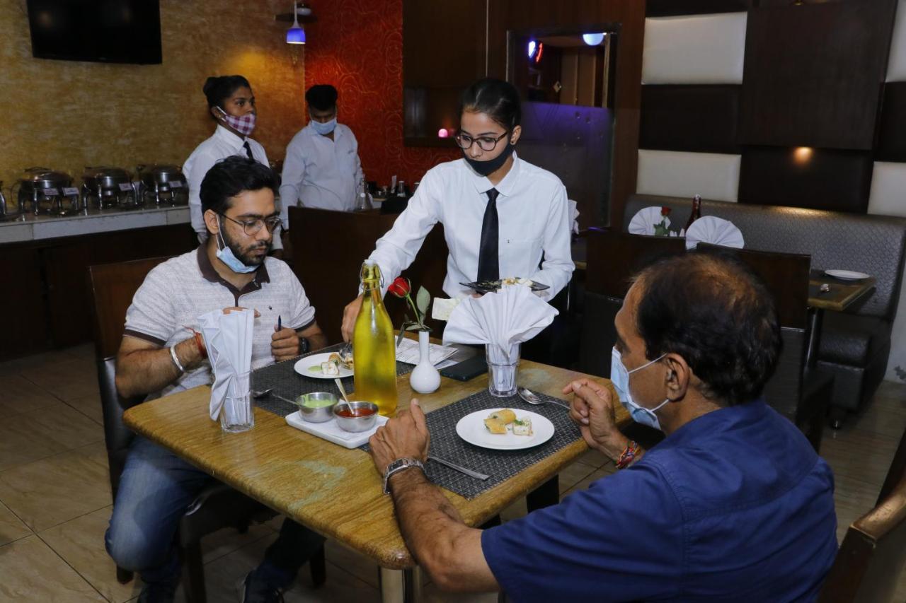 Aggarwal Hotel Zirakpur Bagian luar foto