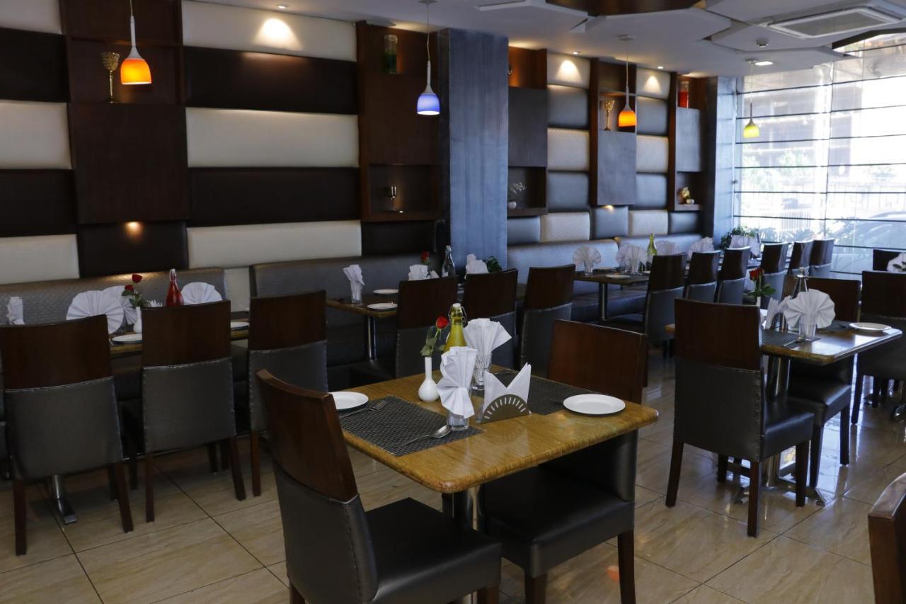 Aggarwal Hotel Zirakpur Bagian luar foto