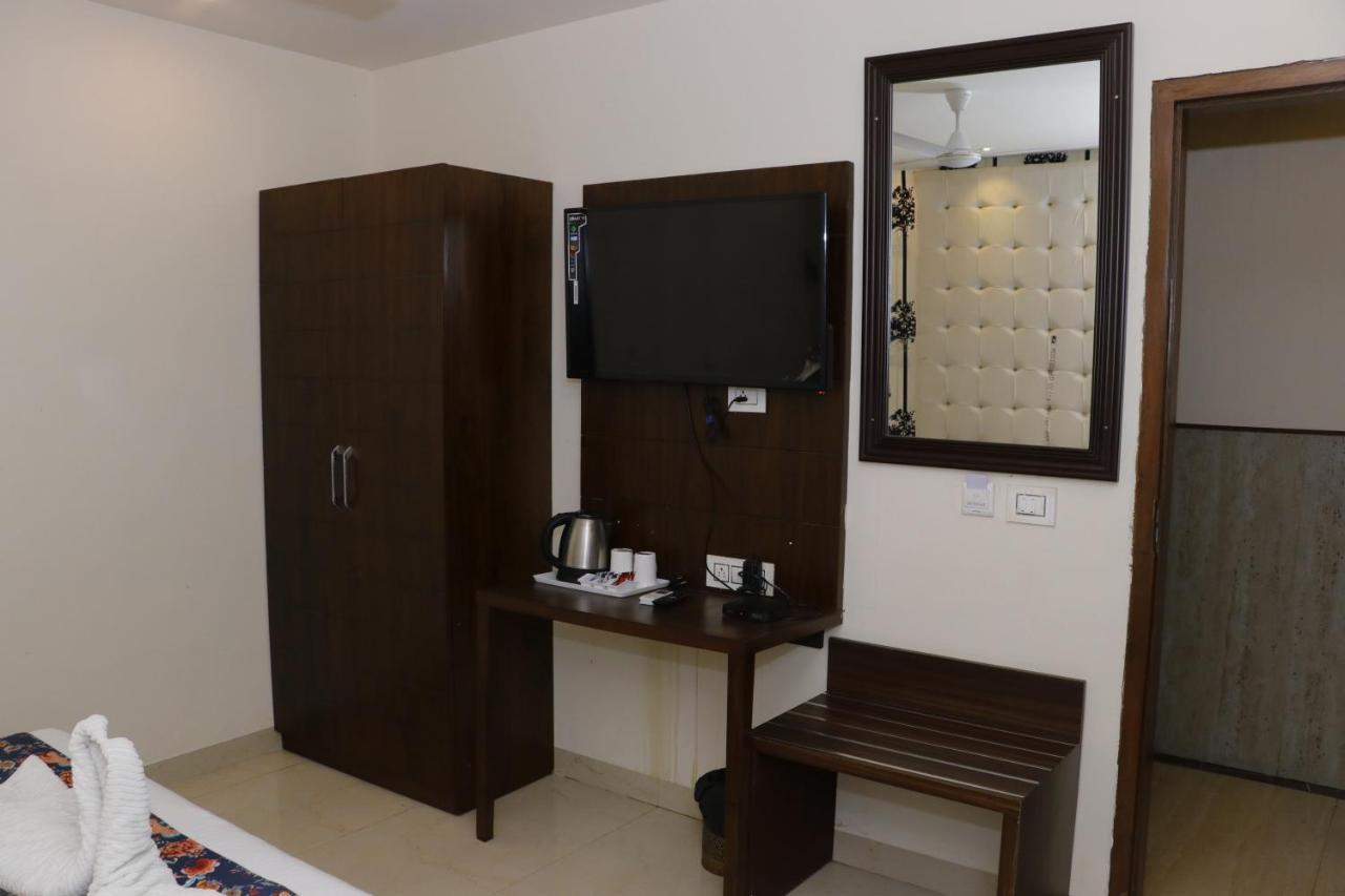 Aggarwal Hotel Zirakpur Bagian luar foto