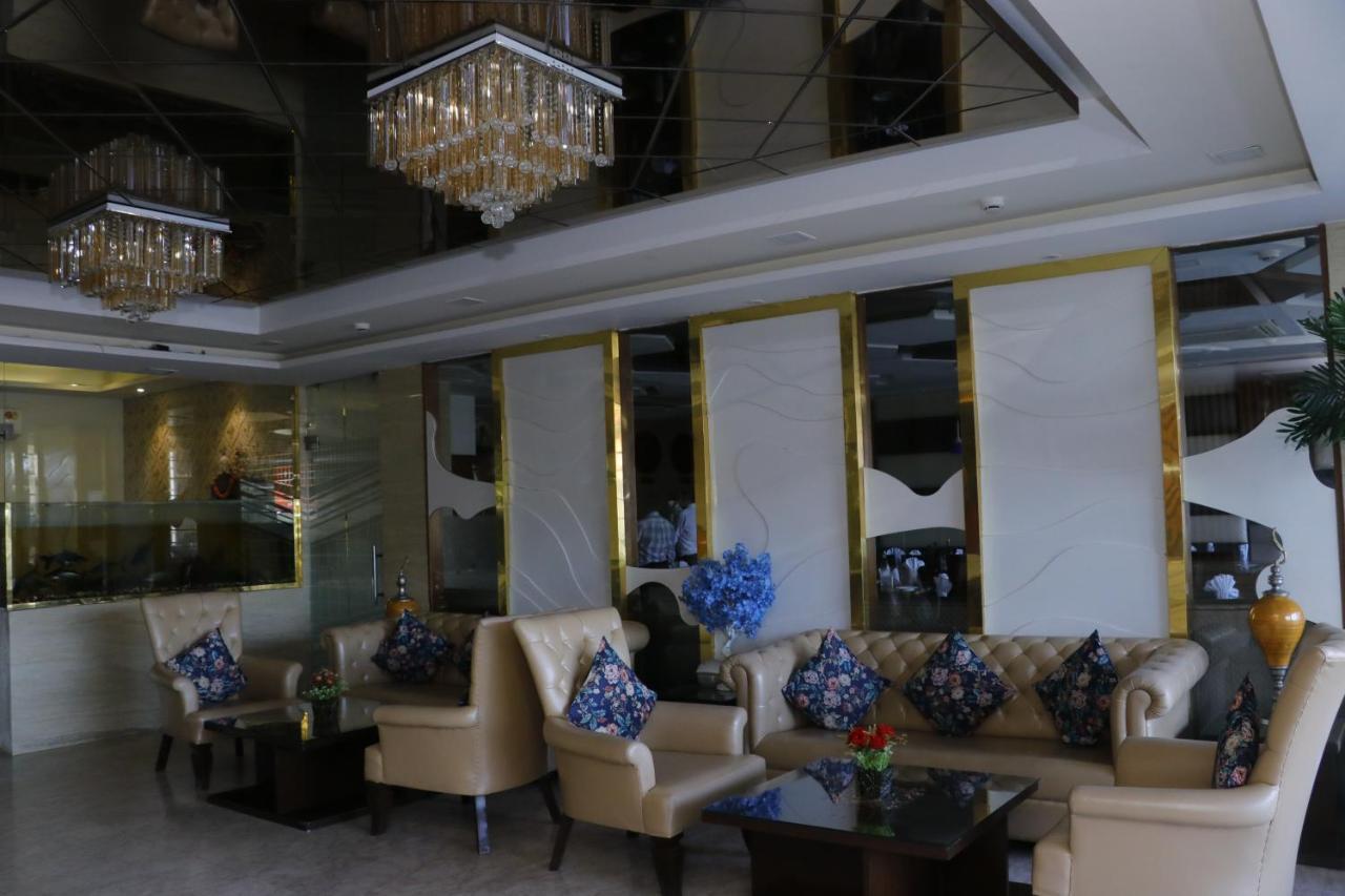 Aggarwal Hotel Zirakpur Bagian luar foto