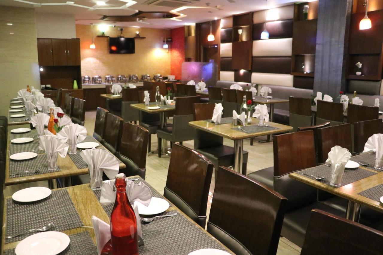 Aggarwal Hotel Zirakpur Bagian luar foto