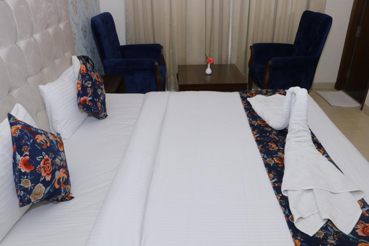 Aggarwal Hotel Zirakpur Bagian luar foto