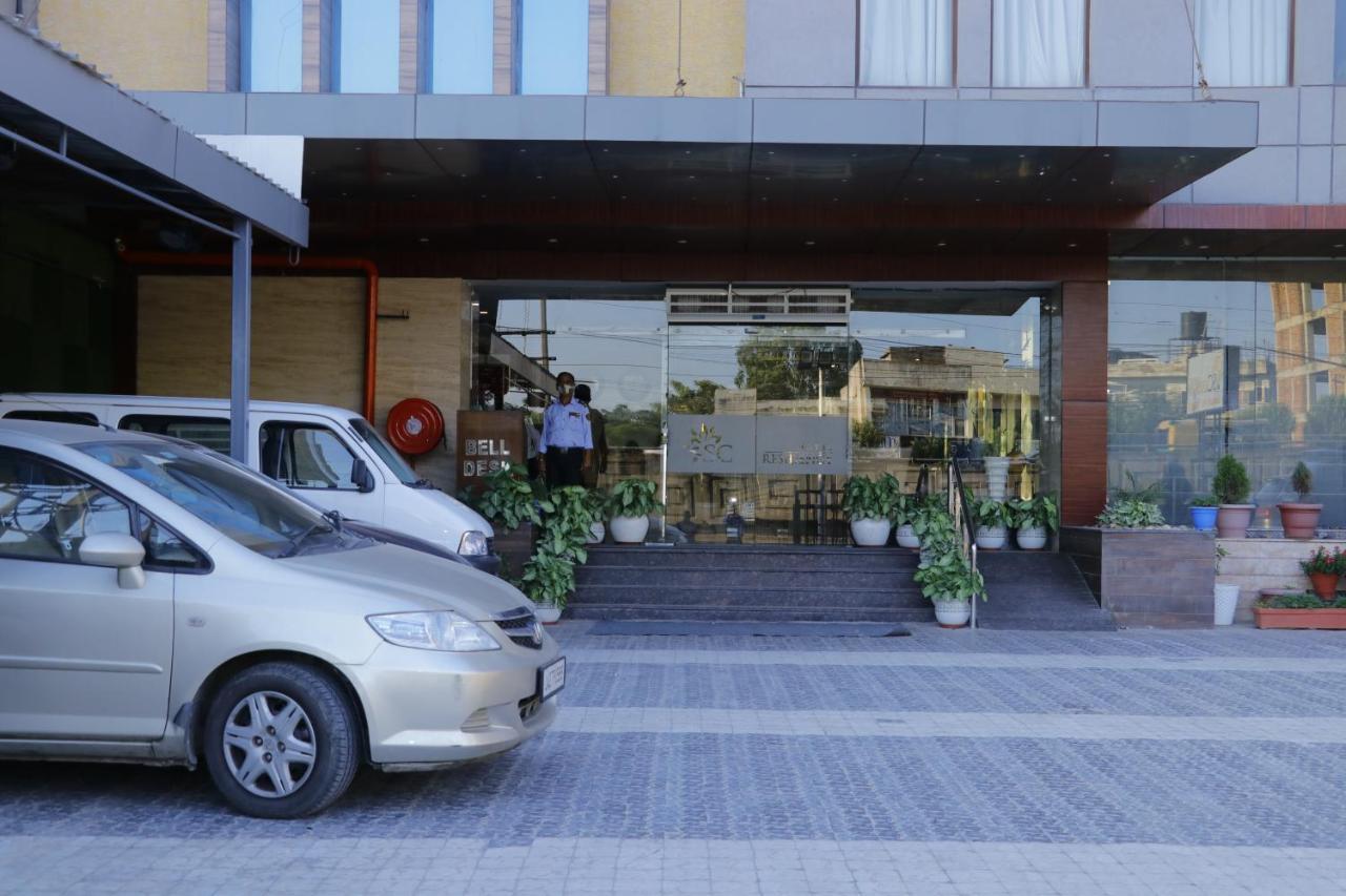 Aggarwal Hotel Zirakpur Bagian luar foto