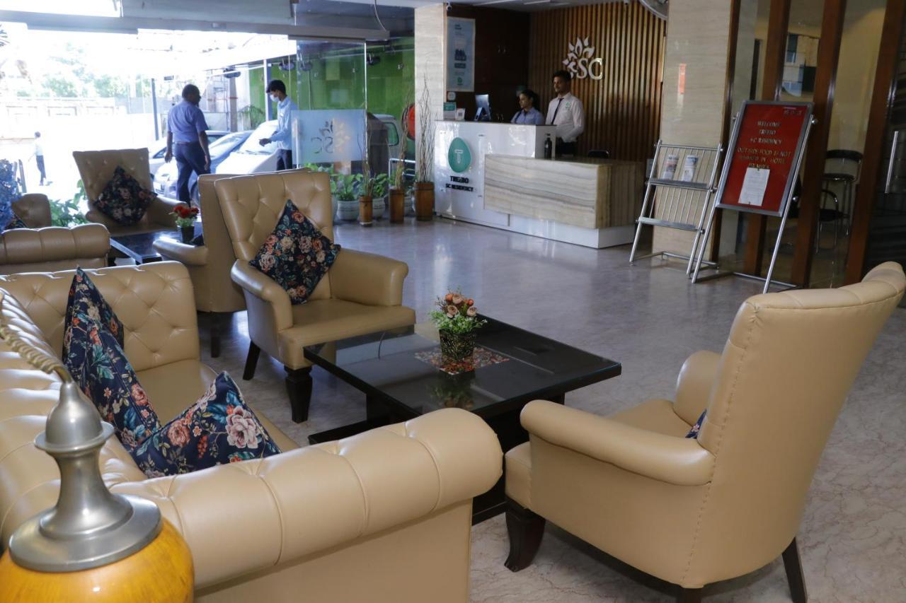 Aggarwal Hotel Zirakpur Bagian luar foto