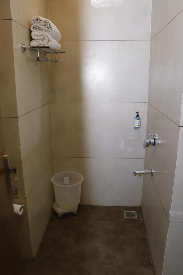Aggarwal Hotel Zirakpur Bagian luar foto