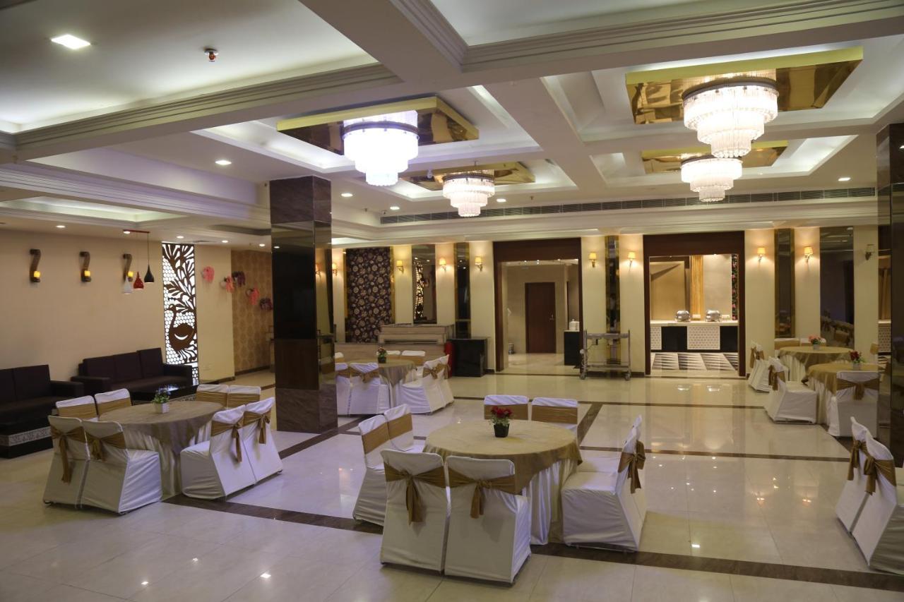 Aggarwal Hotel Zirakpur Bagian luar foto